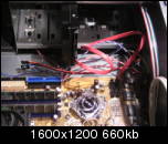 SATA Festplatte mit SATA Kabel an das Mainboard angeschlossen