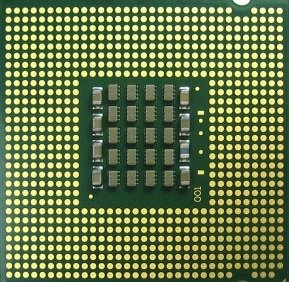 Rückseite des Intel Pentium D 820 - Sockel 775