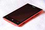 Nokia Lumia 520 - Seitenansicht mit Ausschaltknopf, Laut-Leise-Regelung und Kamera-Button.