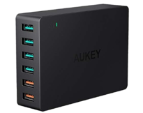 Schnelles Ladegerät von Aukey mit QuickCharge 3.0