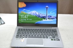 Samsung 5 Ultra NP530U3C in der Fronansicht mit Windows 8