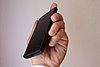 Anders als 5 Zoll Smartphones liegt das Xperia Acro S gut in der Hand