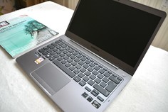 Samsung 5 Ultra NP530U3C aus der Vogelperspektive - Samsung 5 Ultra NP530U3C